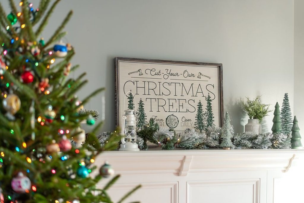 Simple elements elevate this Christmas mantle