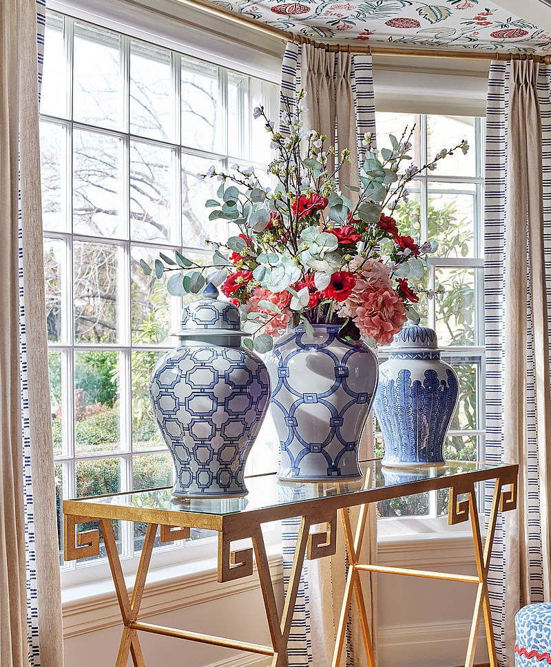 Luxury living room decorating tips and tricks.
