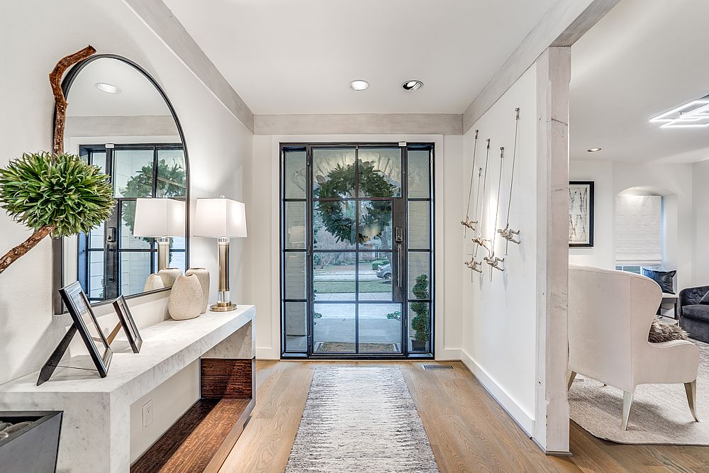 Simple holiday decorations can be just as spectacular.